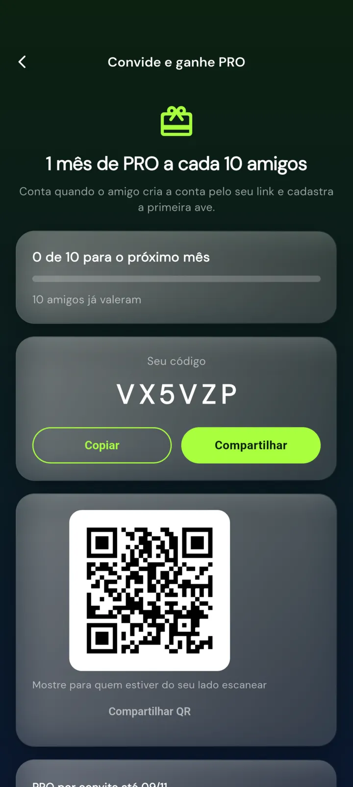 Tela Convide e ganhe PRO: 1 mês de PRO a cada 10 amigos, o código do criador, os botões Copiar e Compartilhar e um QR code.